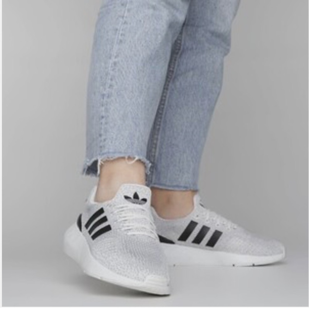 Adidas Originals Swift Run 22 Women’s Size 10 – White/Black Knit Running Shoes - Picture 2 of 9